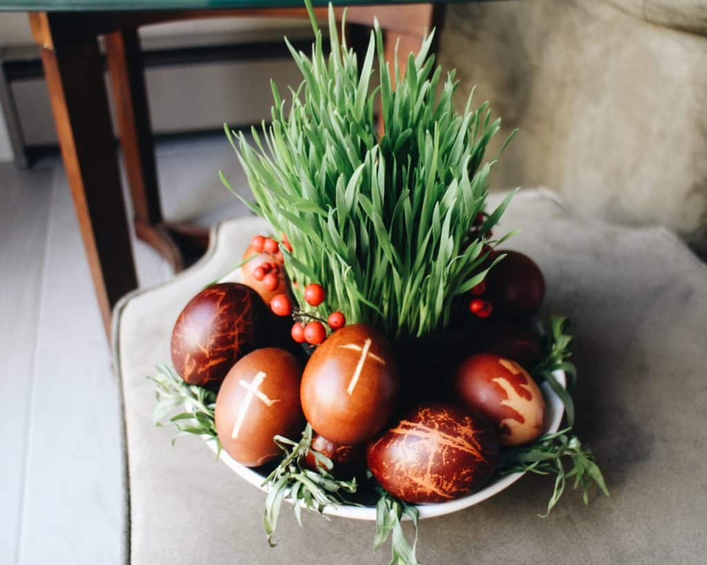 A bowl of Easter eggs dyed with onion skins