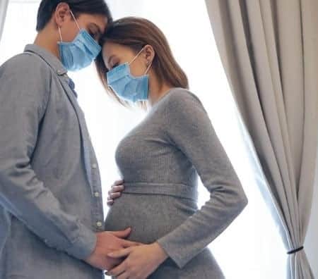 couple preparing to give birth during pandemic